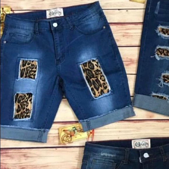 SALE NWT L&B Denim Shorts W/ Leopard - Picture 3 of 5